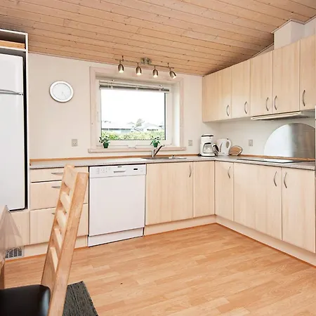 4 Person In Hejls-by Traum *