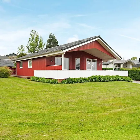 4 Person In Hejls-by Traum *