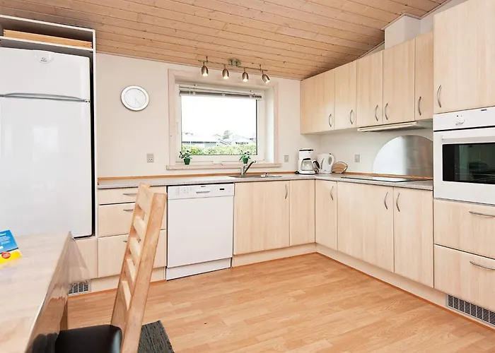 4 Person In Hejls-by Traum *