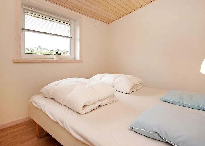 4 Person In Hejls-by Traum