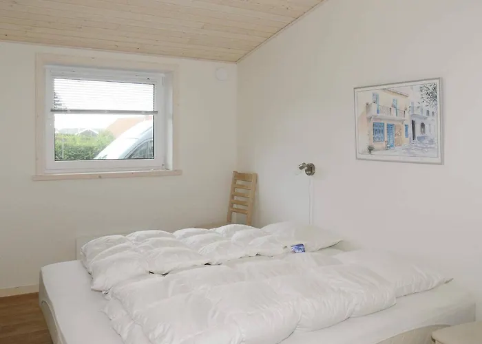 4 Person In Hejls-by Traum *